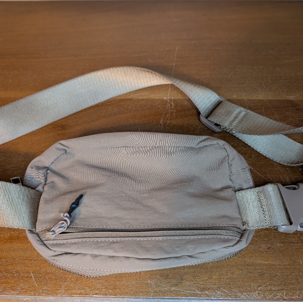 Tan Everywhere Belt Bag Casual Travel Purse Fanny Pack - Picture 7 of 13